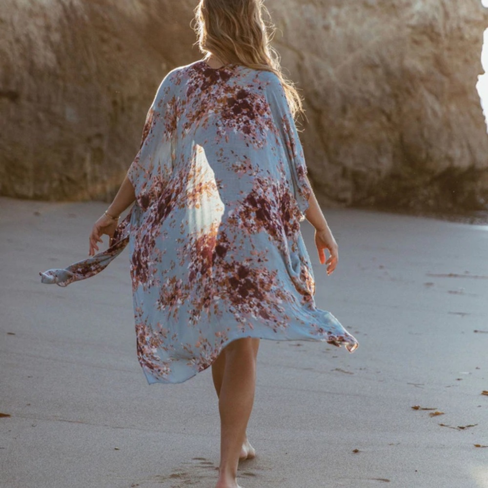 Vici kimono. NWOT